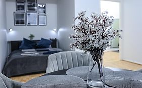 Grand Cozy Corner